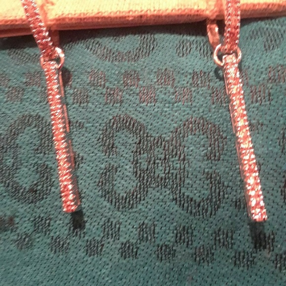 NWOT Dangle Crystal Clasp Earrings New! - Picture 2 of 6